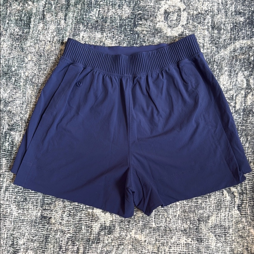Women's Lululemon Stretch Woven Relaxed Shorts 4” - Picture 7 of 14